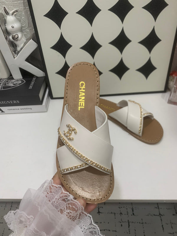 CC Chain Crossover Flat Sandals White Leather 928596