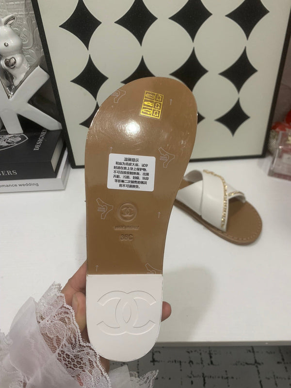 CC Chain Crossover Flat Sandals White Leather 928596