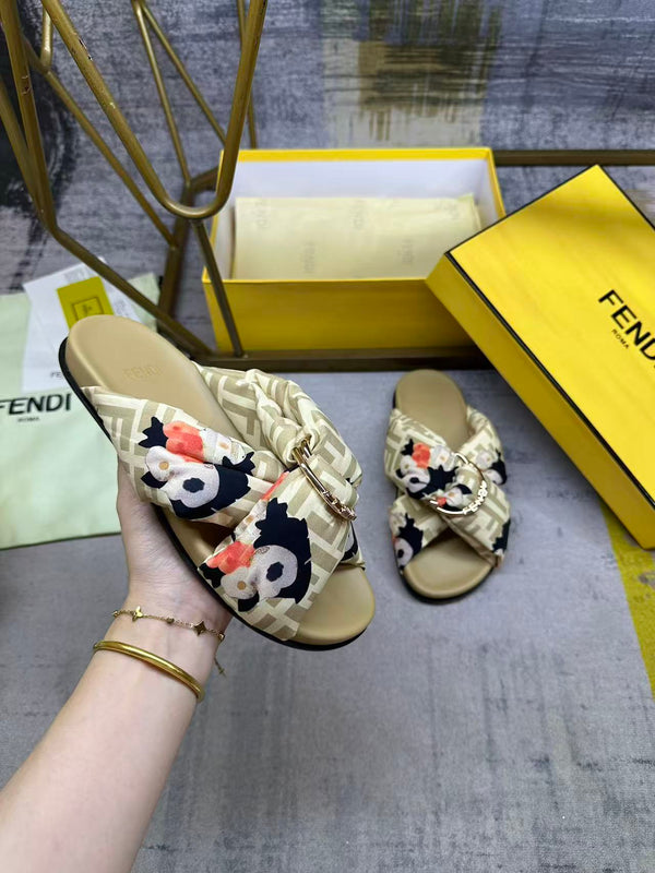 FF Feel Slides Beige Multicolor Printed Canvas 928523