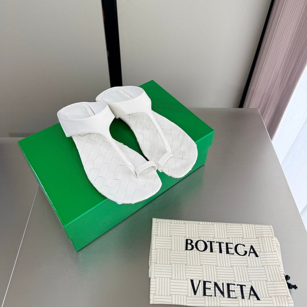 BV Livia Sandals White Intrecciato Leather 929500
