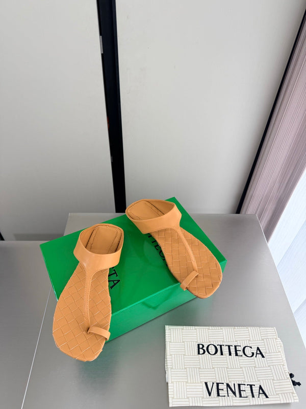BV Livia Sandals Camel Intrecciato Leather 929499