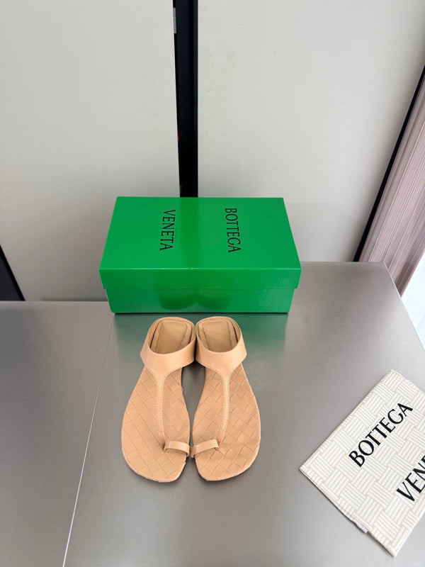 BV Livia Sandals Beige Intrecciato Leather 929496