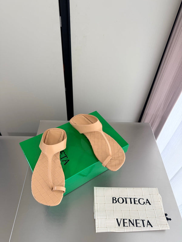 BV Livia Sandals Beige Intrecciato Leather 929496