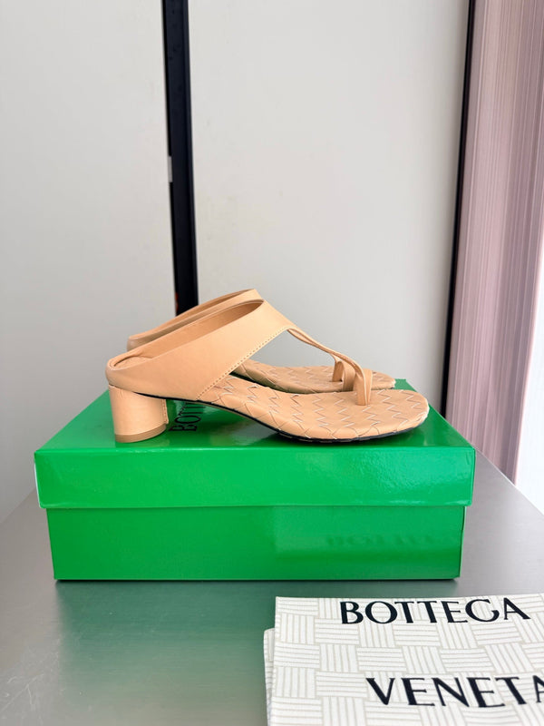 BV Livia Sandals 4CM Beige Intrecciato Leather 929479