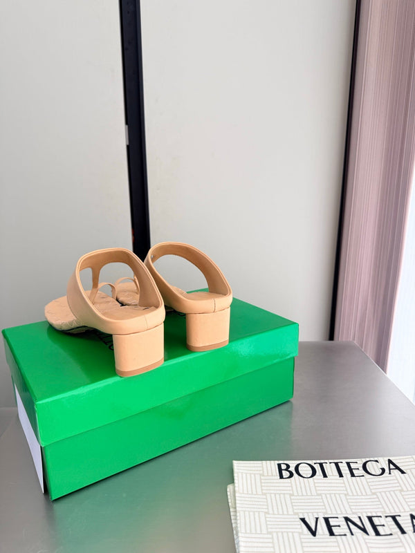 BV Livia Sandals 4CM Beige Intrecciato Leather 929479