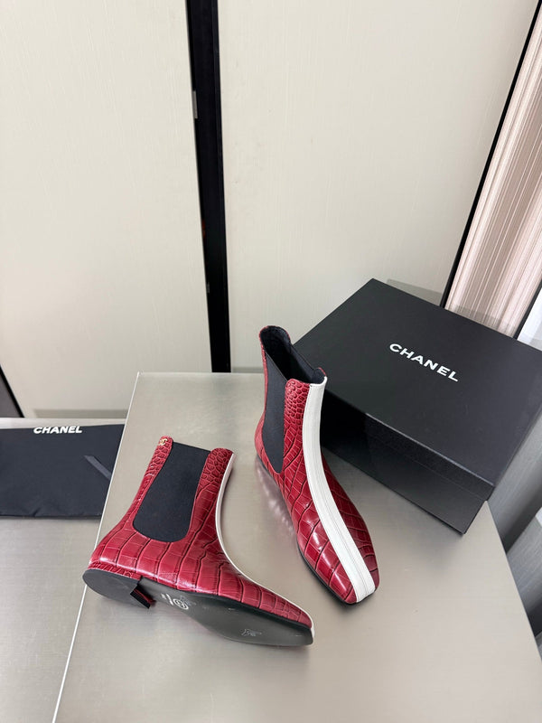 CC Métiers d'Art 2026 Short Boots Red Croc-Embossed Calfskin Leather 929457