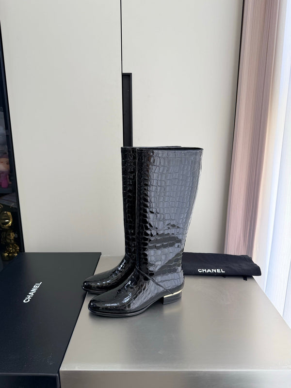 CC 26 High Boots Black Croc-Embossed Patent Calfskin 929459