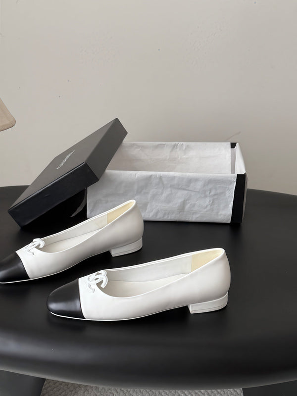 CC 26B Double C Loafers White Leather 917824