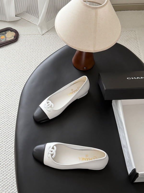 CC 26B Double C Loafers White Leather 917824
