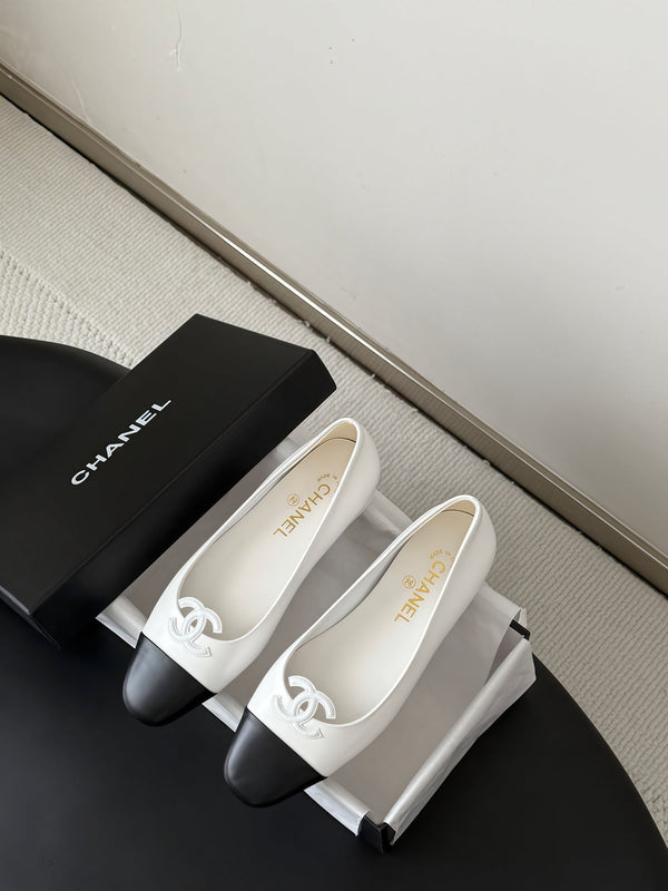 CC 26B Double C Loafers White Leather 917824