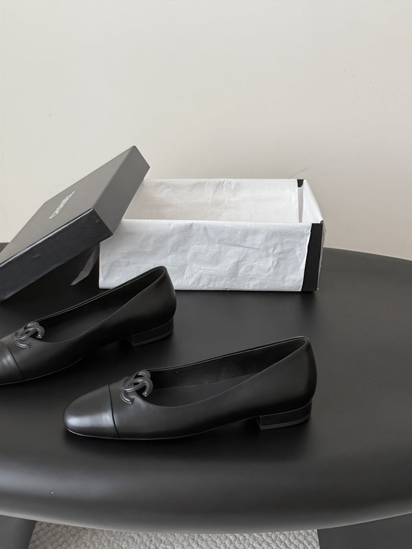 CC 26B Double C Loafers Black Leather 917821