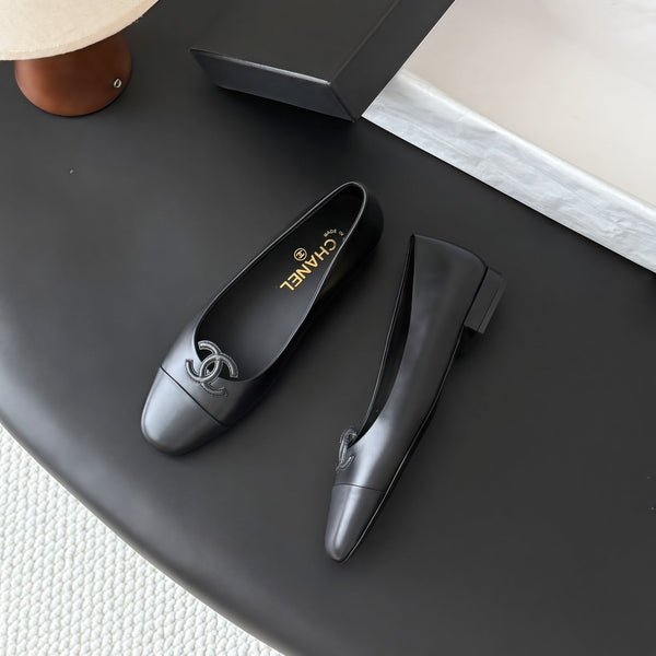 CC 26B Double C Loafers Black Leather 917821