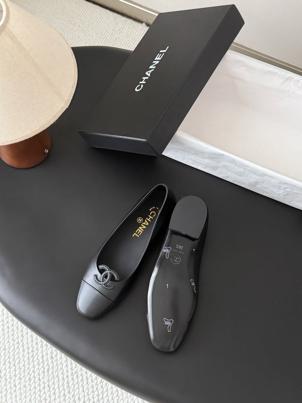 CC 26B Double C Loafers Black Leather 917821