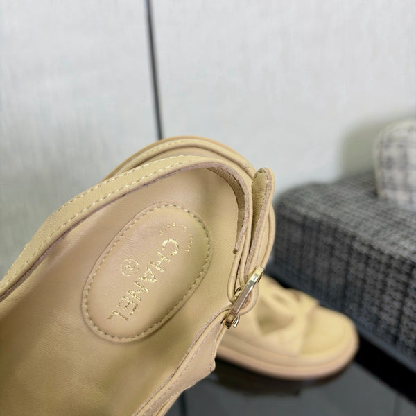 CC Sandals Beige Leather 935912