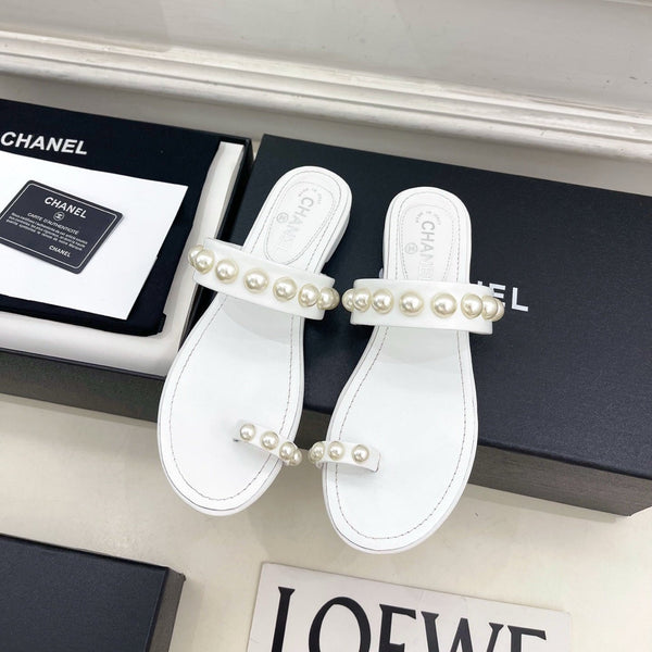 CC Pearl Double C Thong Sandals White Leather 947067