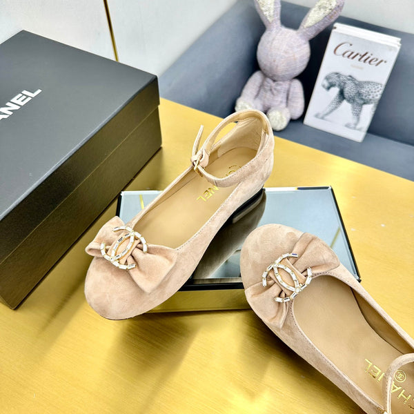 CC 26S Mary Jane Flats Bow Logo Charm Beige Suede 140310