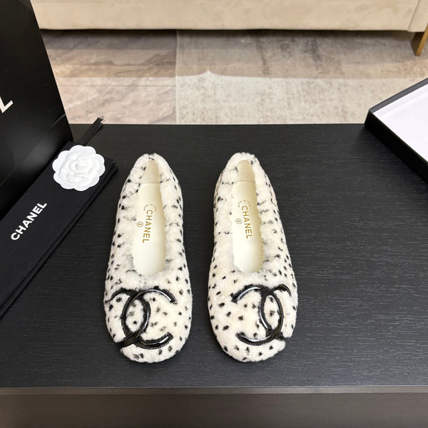CC 26K Ballet Flats CC Logo Black White Shearling 140059