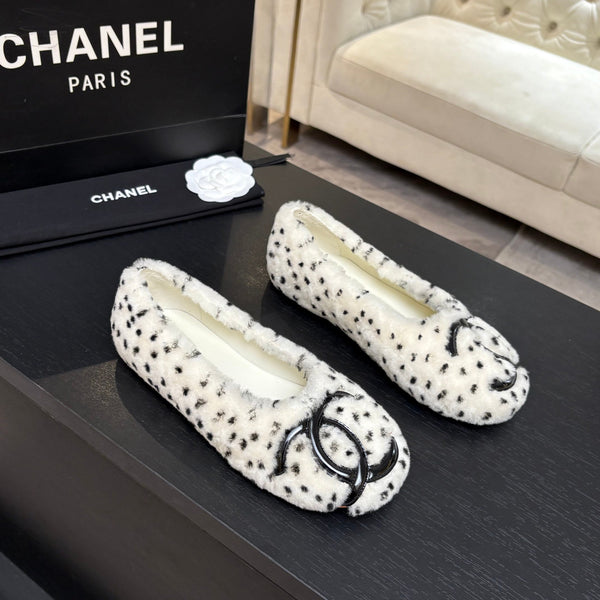 CC 26K Ballet Flats CC Logo Black White Shearling 140059