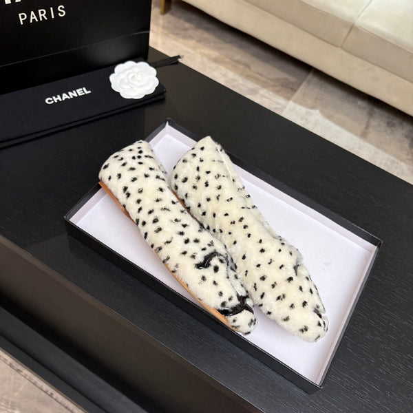 CC 26K Ballet Flats CC Logo Black White Shearling 140059