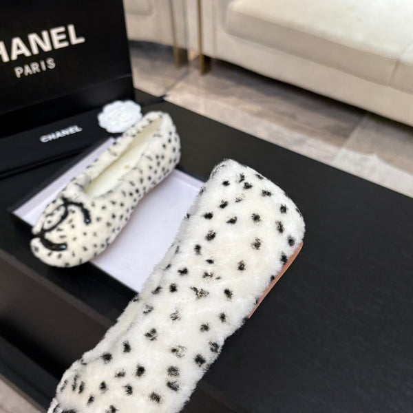 CC 26K Ballet Flats CC Logo Black White Shearling 140059