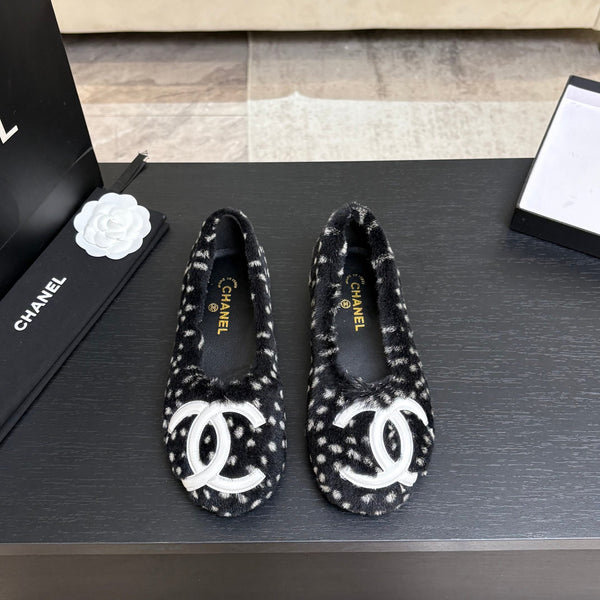 CC 26K Ballet Flats CC Logo White Black Shearling 140058