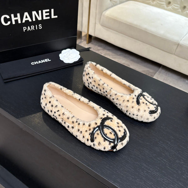 CC 26K Ballet Flats CC Logo Beige Black Shearling 140057