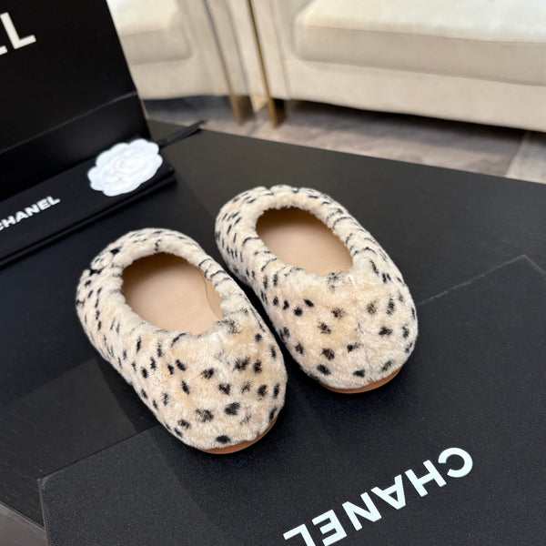 CC 26K Ballet Flats CC Logo Beige Black Shearling 140057