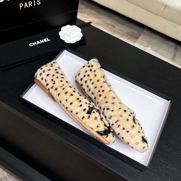 CC 26K Ballet Flats CC Logo Beige Black Shearling 140057