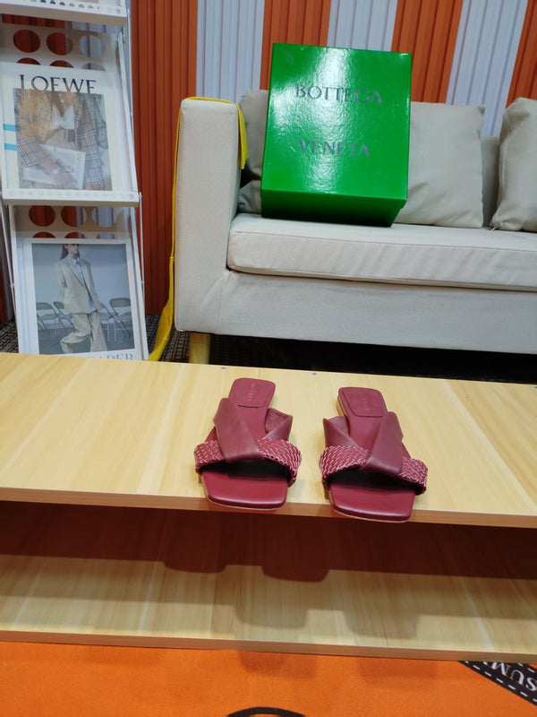 BV Riva Sandals  Flat Woven Burgundy Leather 139884