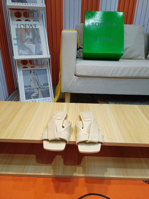 BV Riva Sandals  Flat Woven Beige Leather 139882