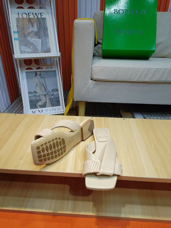 BV Riva Sandals  Flat Woven Beige Leather 139882