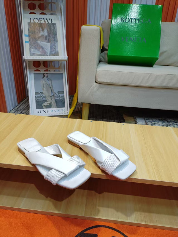BV Riva Sandals  Flat Woven White Leather 139880