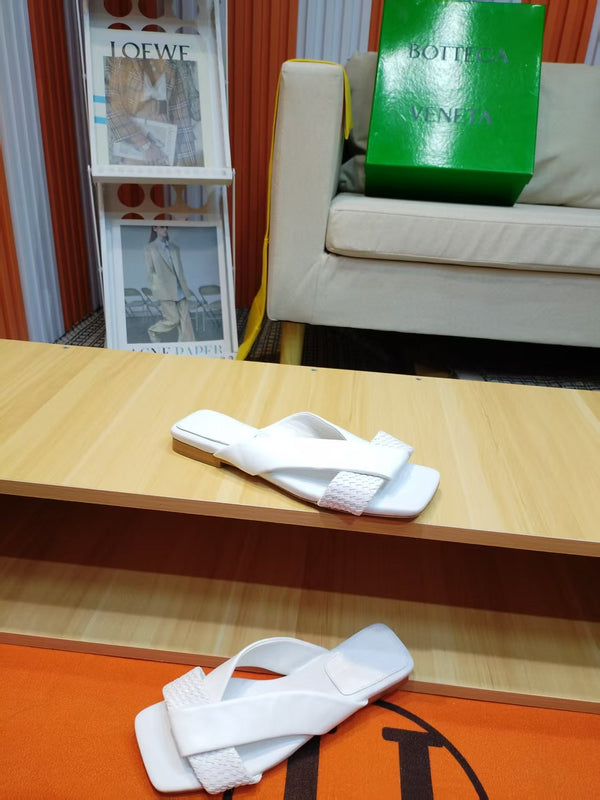 BV Riva Sandals  Flat Woven White Leather 139880