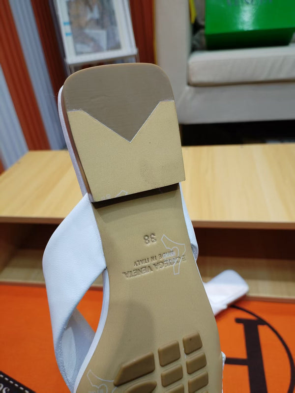 BV Riva Sandals  Flat Woven White Leather 139880