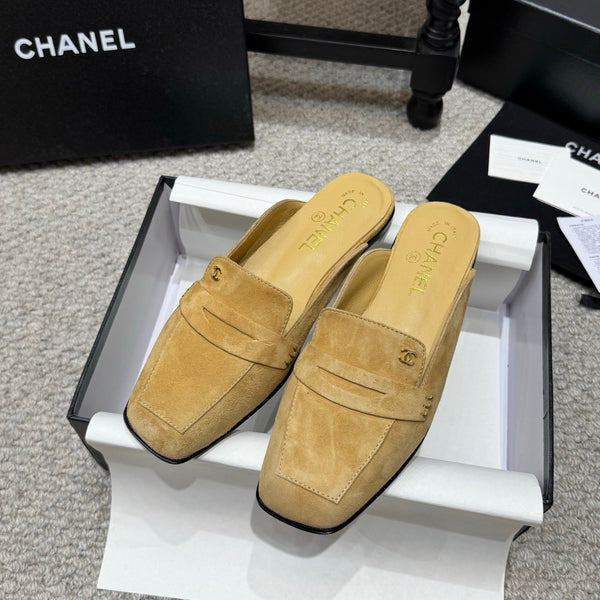 CC 26S Coco Beach Mules Buckle Suede 157329