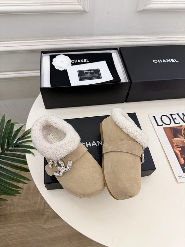 CC 26FW Crystal CC Buckle Shearling-Lined Mules 2.5cm Suede 164882