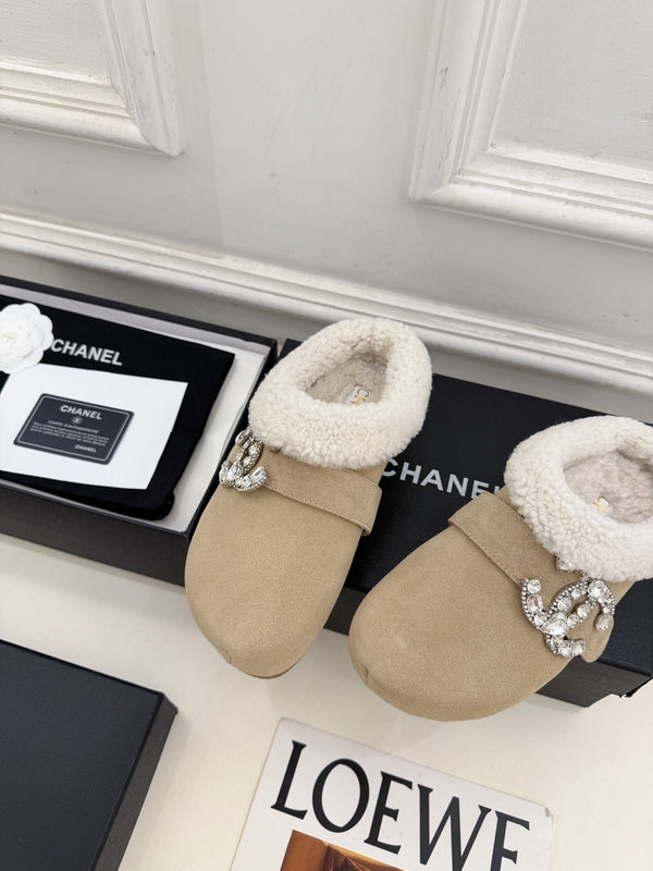 CC 26FW Crystal CC Buckle Shearling-Lined Mules 2.5cm Suede 164882