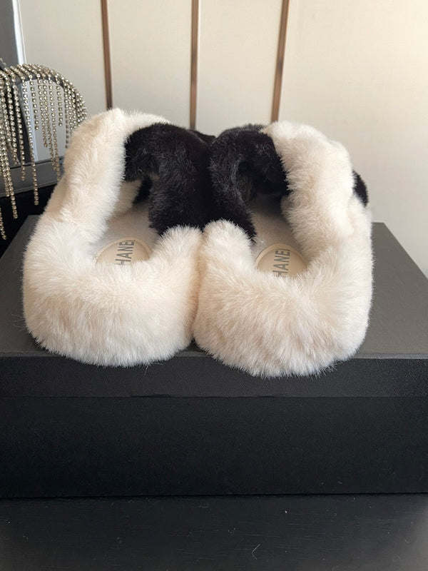CC 26FW Cross-Strap Plush Slippers Gold Logo Faux Fur 176758