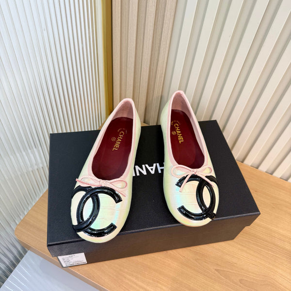 CC 26FW Coco Beach Ballet Flats Bow Detail Pebbled Calfskin 182077