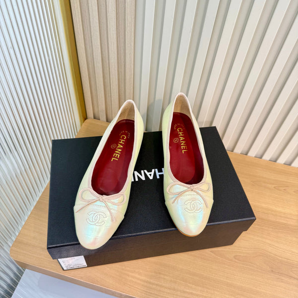 CC 26FW Ballet Flats Crocodile-Embossed Iridescent Patent Leather 182048
