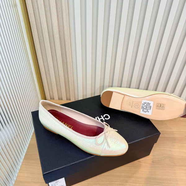CC 26FW Ballet Flats Crocodile-Embossed Iridescent Patent Leather 182048
