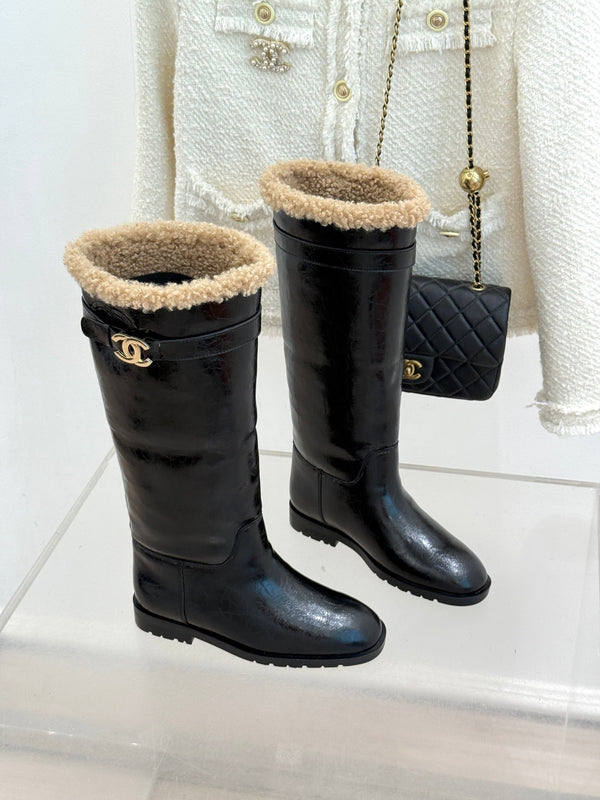 CC 26FW Riding Boots Gold-Tone Turn-Lock Strap Black Leather & Shearling 188565