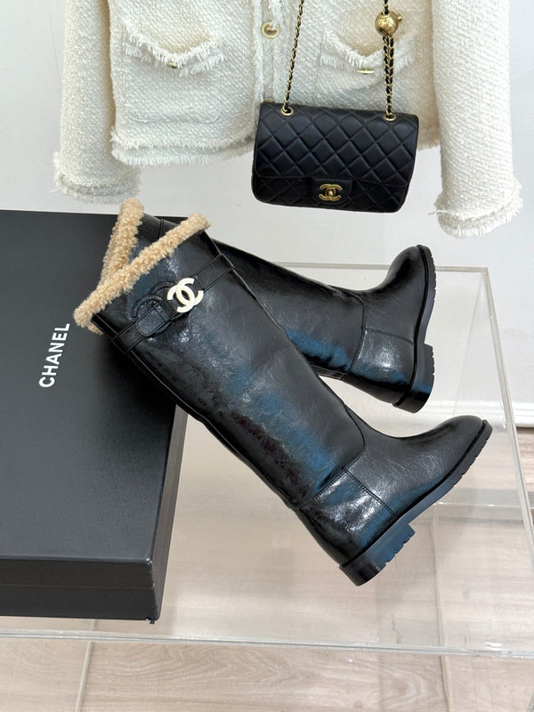 CC 26FW Riding Boots Gold-Tone Turn-Lock Strap Black Leather & Shearling 188565