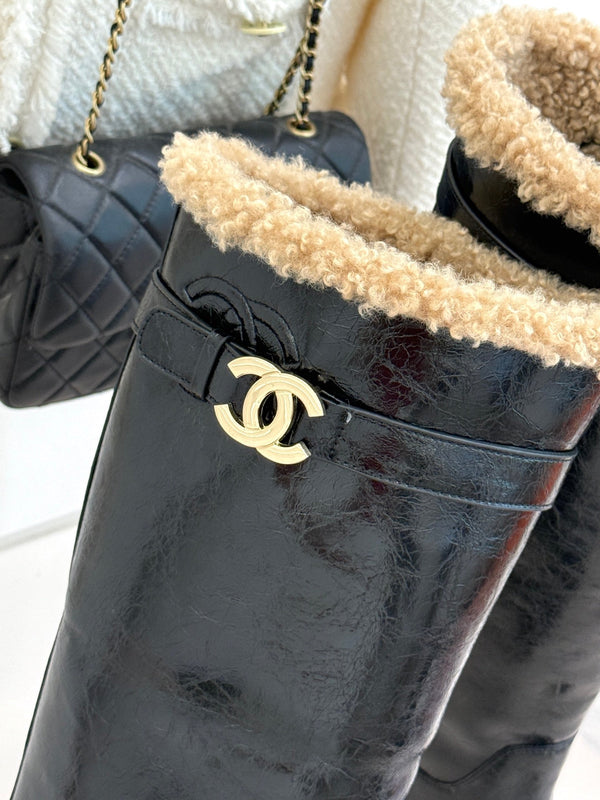 CC 26FW Riding Boots Gold-Tone Turn-Lock Strap Black Leather & Shearling 188565