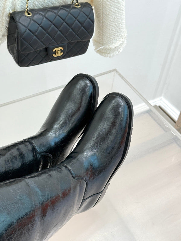 CC 26FW Riding Boots Gold-Tone Turn-Lock Strap Black Leather & Shearling 188565