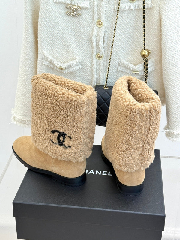 CC 26FW Short Boots Fold-Over Shearling Cuffs Black Logo Leather 188558