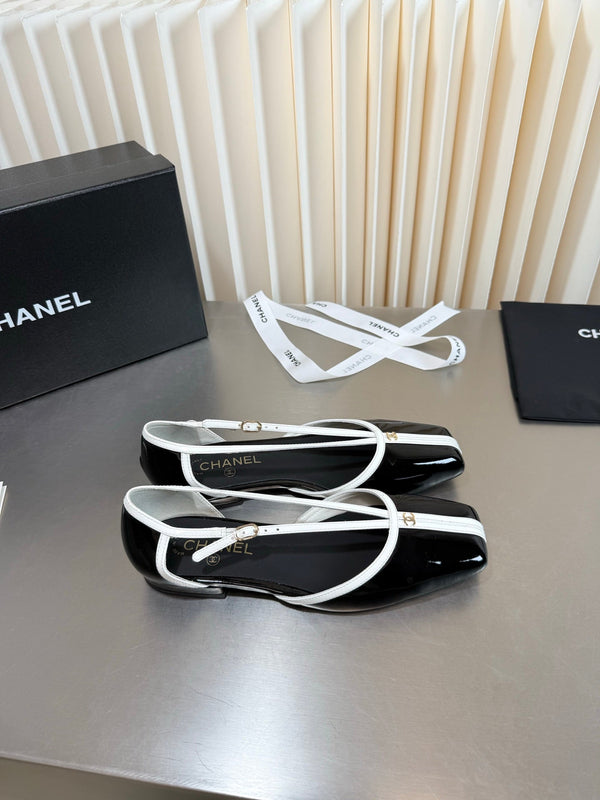 CC 26FW Mary Jane Flats Square Toe T-Strap CC Logo Patent Leather 190637