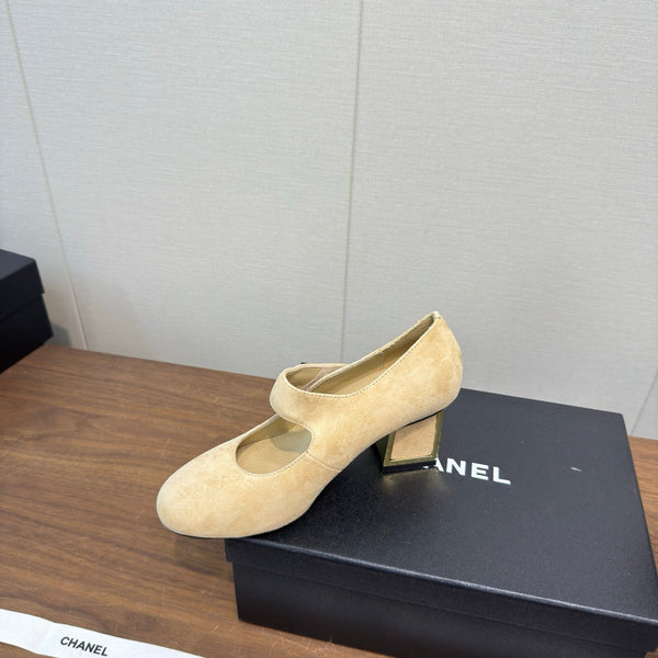 CC 27S Mary Jane Pumps Chunky Heel Gold Strap Suede 194762