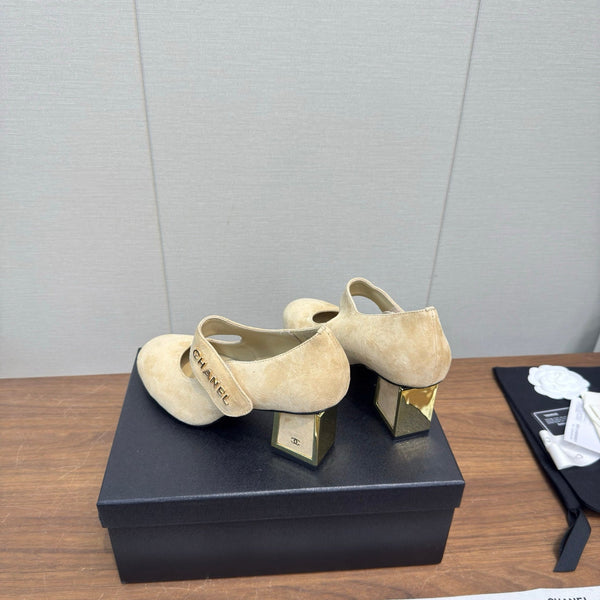 CC 27S Mary Jane Pumps Chunky Heel Gold Strap Suede 194762