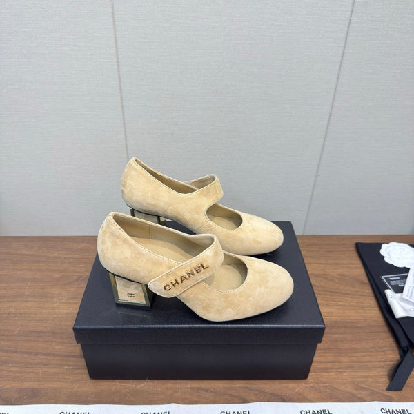 CC 27S Mary Jane Pumps Chunky Heel Gold Strap Suede 194762